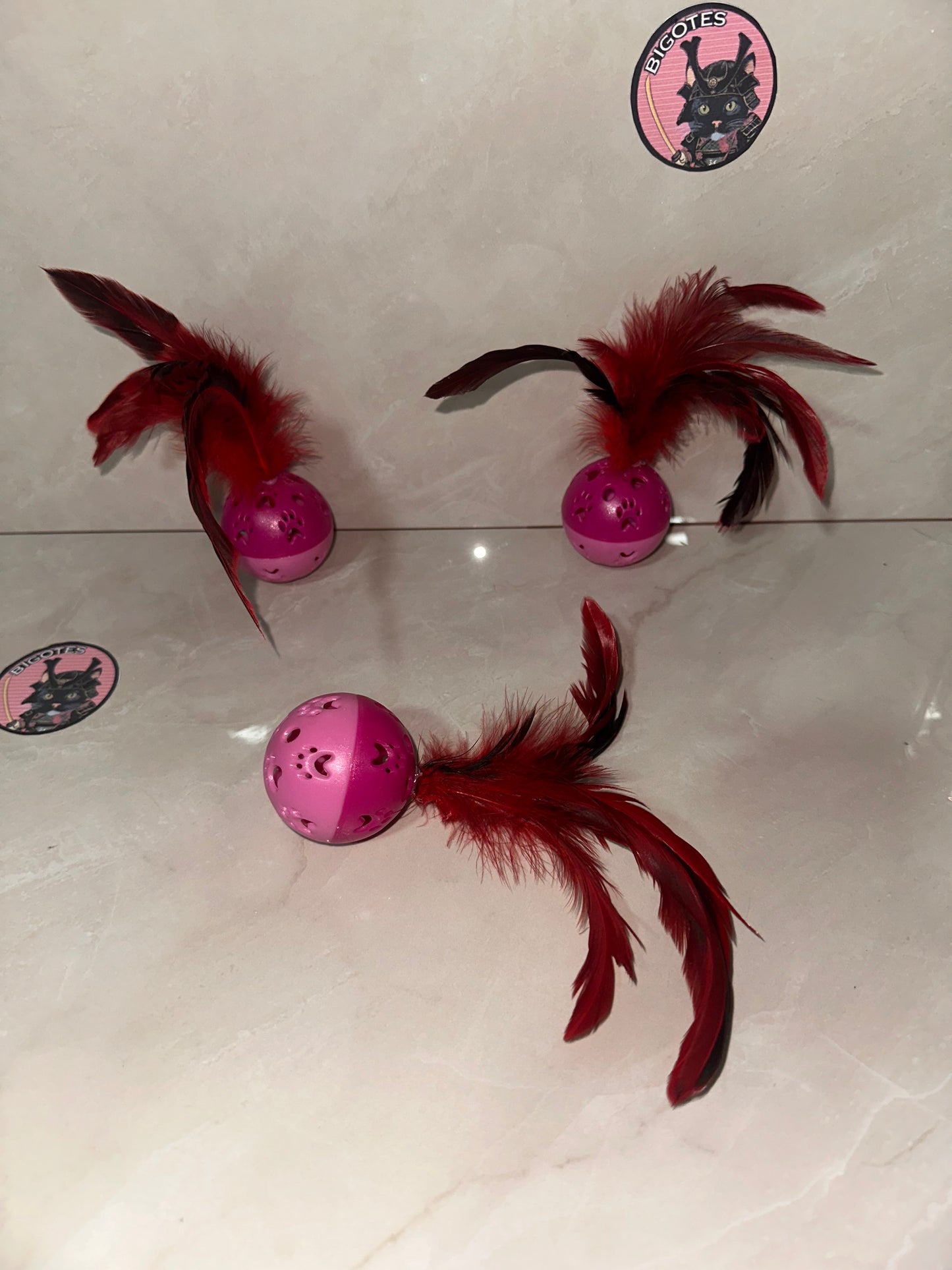Bolita con pluma