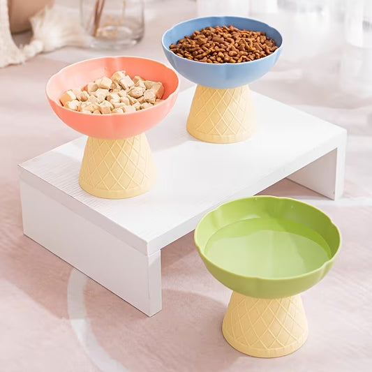 Taza elevada en forma de cono